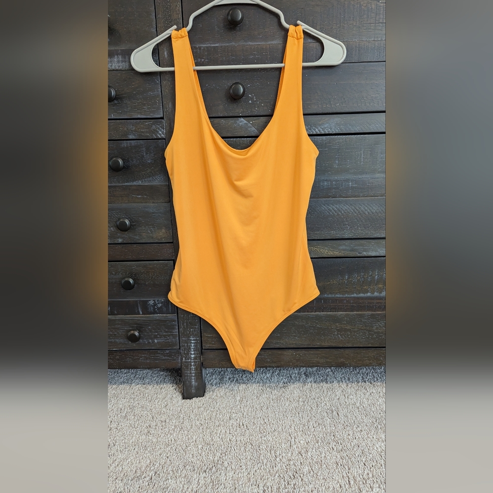 Body Contour High Compression Scoop Neck Bodysuit
